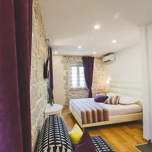 Sir George Luxury , Split Croatia